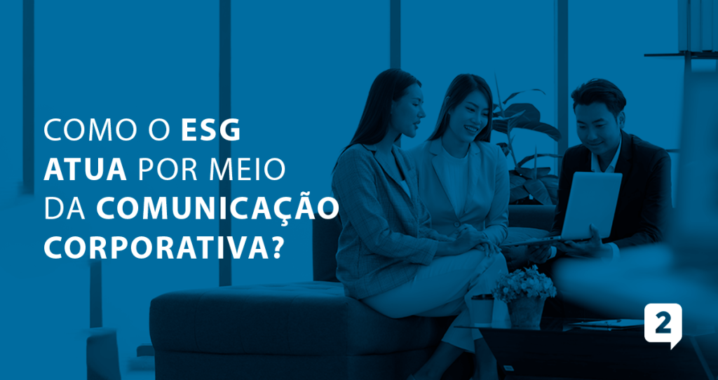 Grupo de pessoas sentadas com um laptop com o seguinte título na imagem: "Como o ESG atua por meio da comunicação corporativa?"